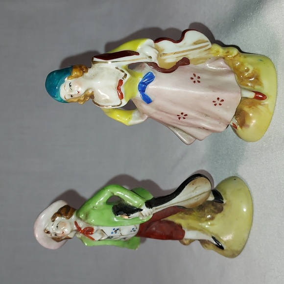 Vintage  Made in Occupied Japan Man With Mandolin Lady With Violin Figurines - Picture 1 of 9
